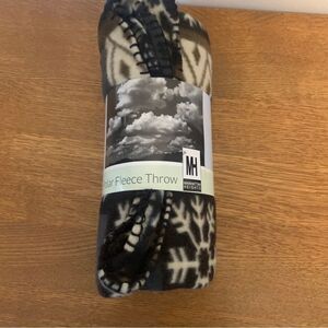 Manhattan Heights 50 x 60 Green Black Flannel Polar Fleece Throw Blanket